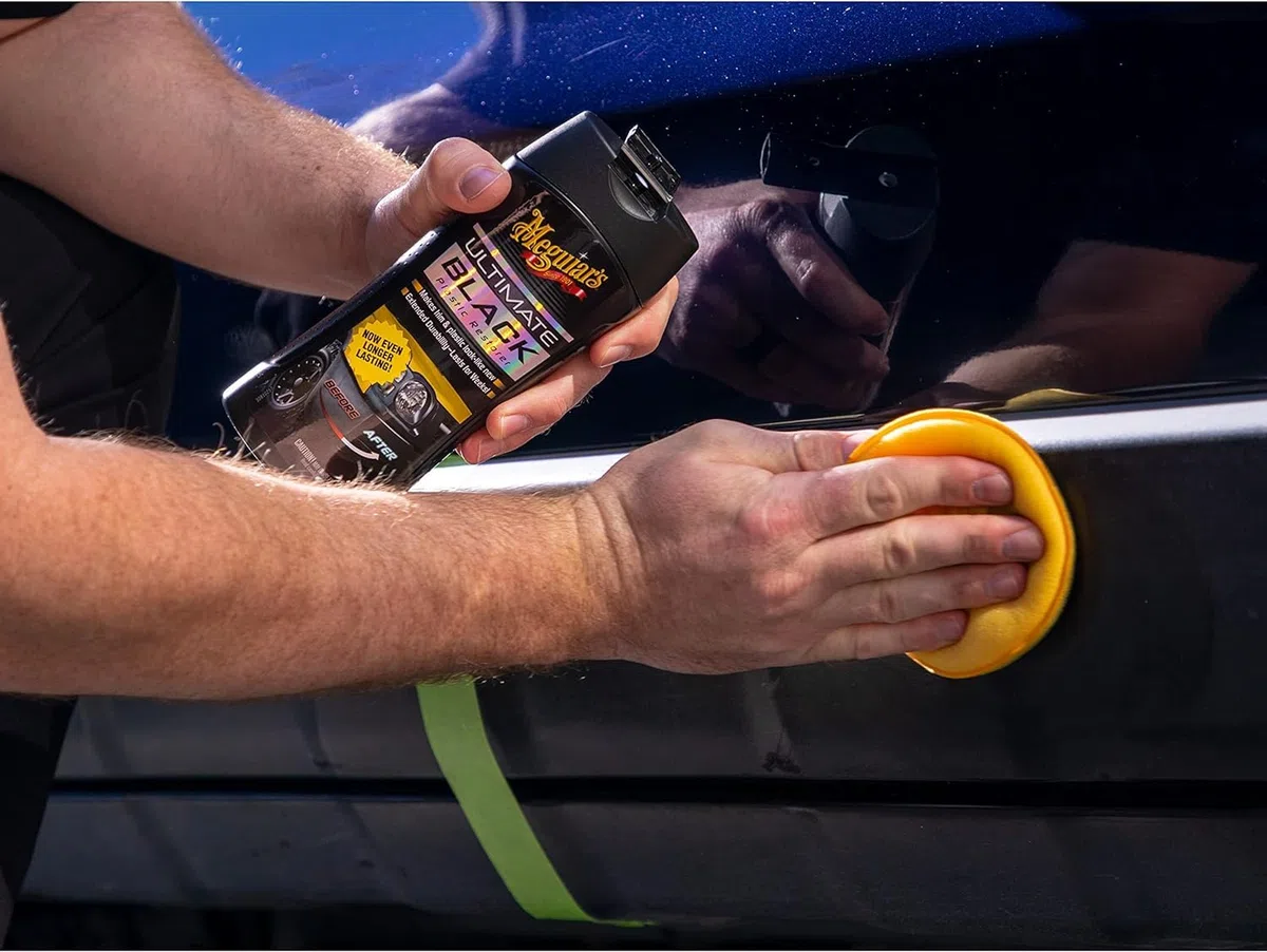 Meguiar's G15812EU Ultimate Black Restorer - Rinnova Plastiche Esterne, Vinile, Gomma - Protezione UV, Asciuga Rapidamente - Nero Splendente - 355 ml - Pulizia Auto