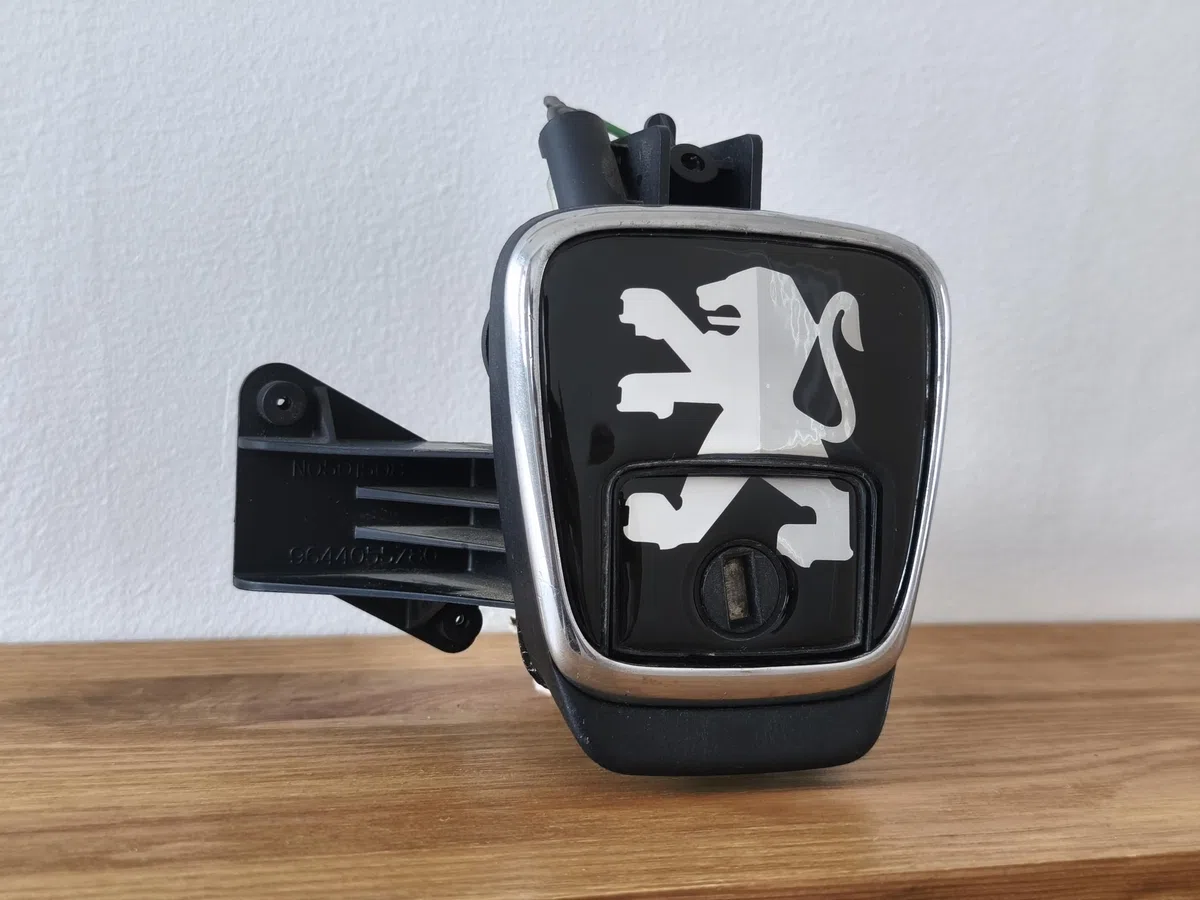 Logo Leone Cromato Adesivo Emblema Badge Sticker Autoadesivo Compatibile con Bagagliaio Peugeot 406 Berlina e 406 Coupé