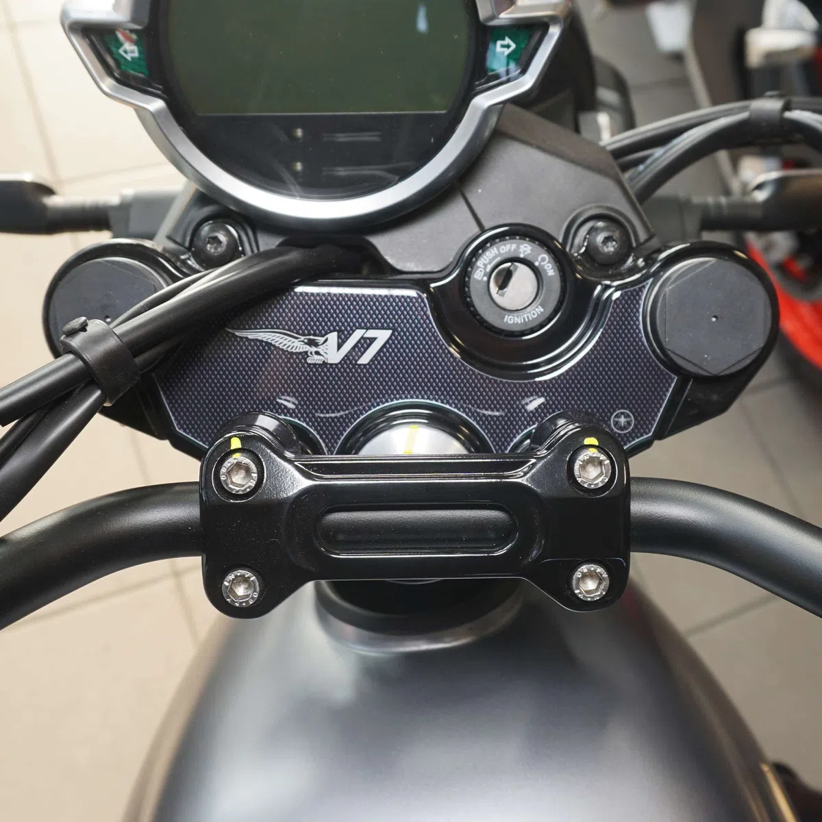 labelbike - Adesivo 3D Moto Piastra Forcella Sterzo Protezione e Decorazione in Resina compatibile con Moto Guzzi V7 Stone e Special