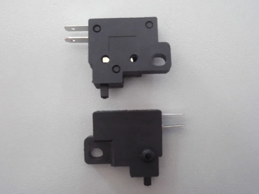INTERRUTTORE STOP DESTRO PER HONDA SFXS 50 DAL 1996 AL 1996