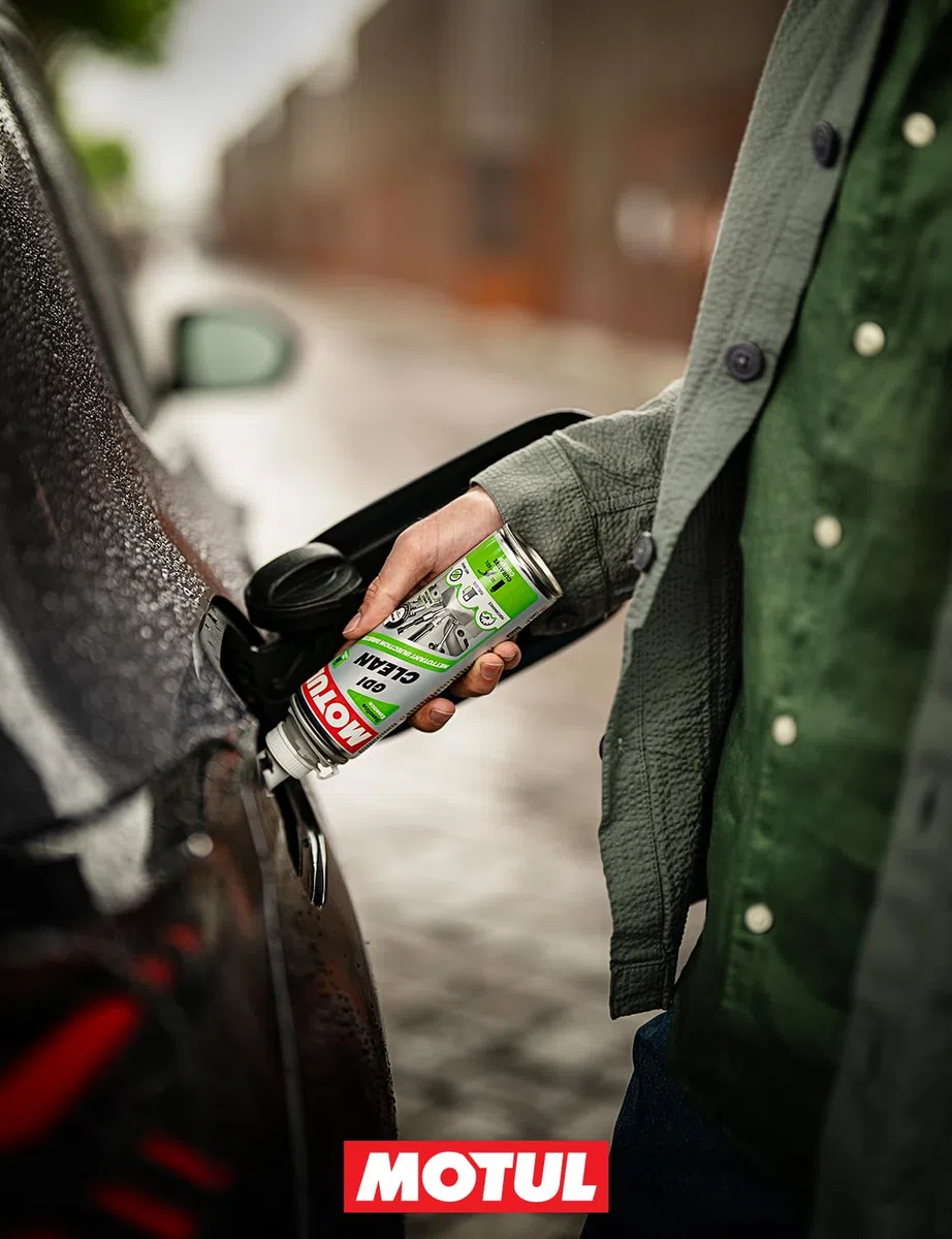 Motul - Pulitore per Motori Benzina ad Iniezione Diretta - Additivo Curativo per Motore Benzina - Massime Prestazioni del Motore - da Utilizzare Prima di Fare Rifornimento - GDI Clean - 300 ml