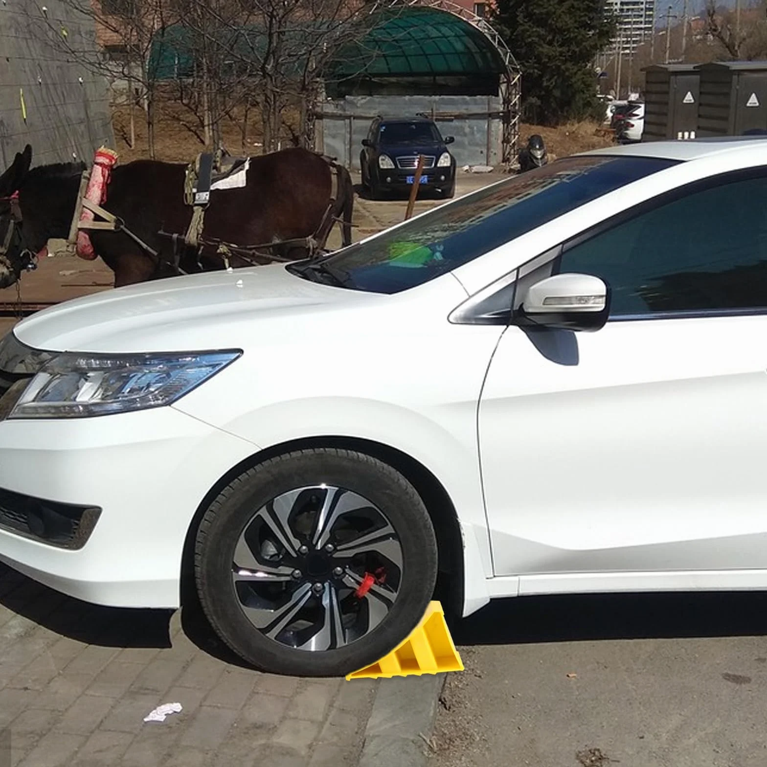 2 Pezzi Cunei per Ruote, Antiscivolo Salvapneumatici Fermi Freno per Parcheggio Roulotte Camper Moto Camper Rimorchio Auto Cunei per Ruote con Maniglia, Mantieni la Tua Auto in Posizione