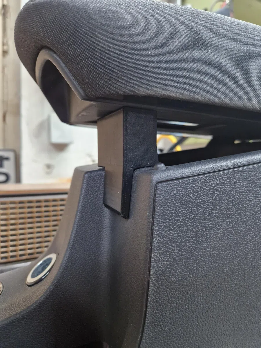 Generico Alzabraccia per Skoda Kamiq/Scala in Nero (3,5 cm)