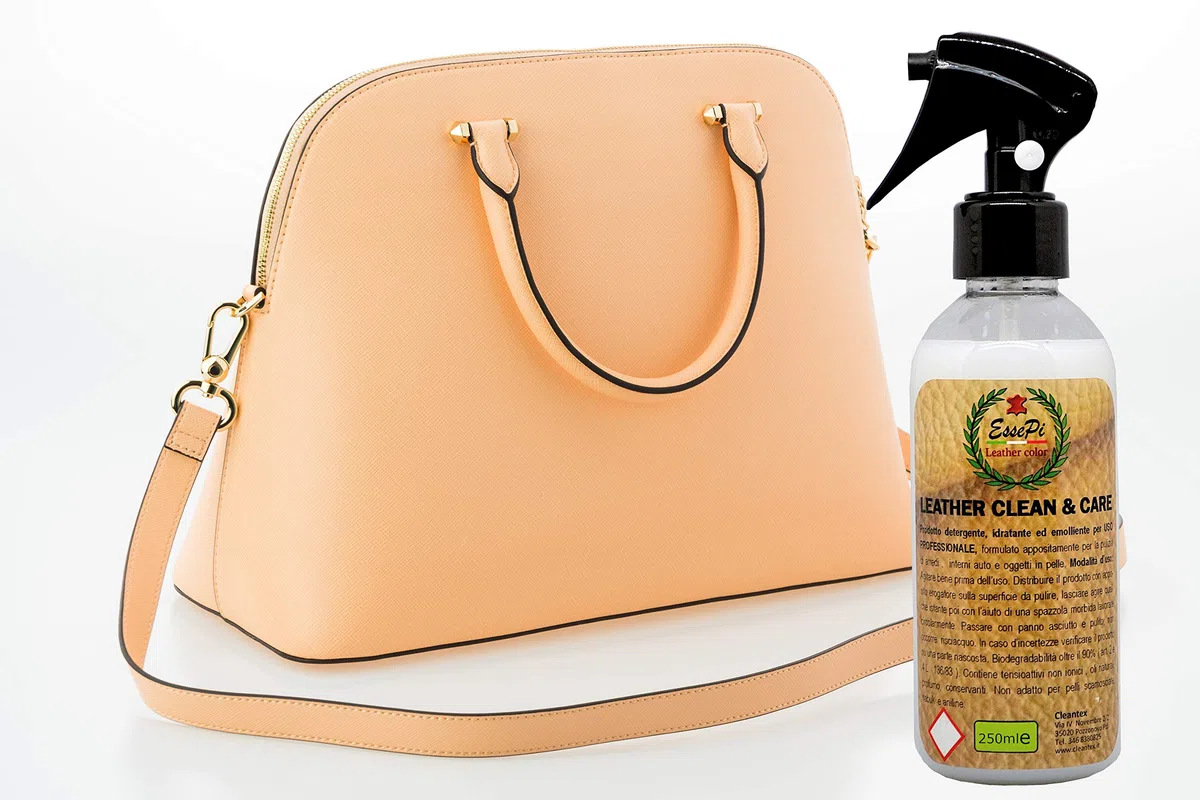 LEATHER CLEAN & CARE prodotto per pulizia divani in pelle, sedili auto in pelle e per tutti gli articoli in pelle. Pulisce, nutre e protegge, tutto in una sola passata. A base acquosa NO Toxic, 250 ml