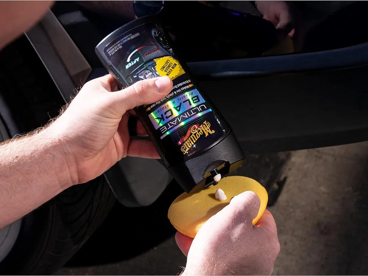 Meguiar's G15812EU Ultimate Black Restorer - Rinnova Plastiche Esterne, Vinile, Gomma - Protezione UV, Asciuga Rapidamente - Nero Splendente - 355 ml - Pulizia Auto
