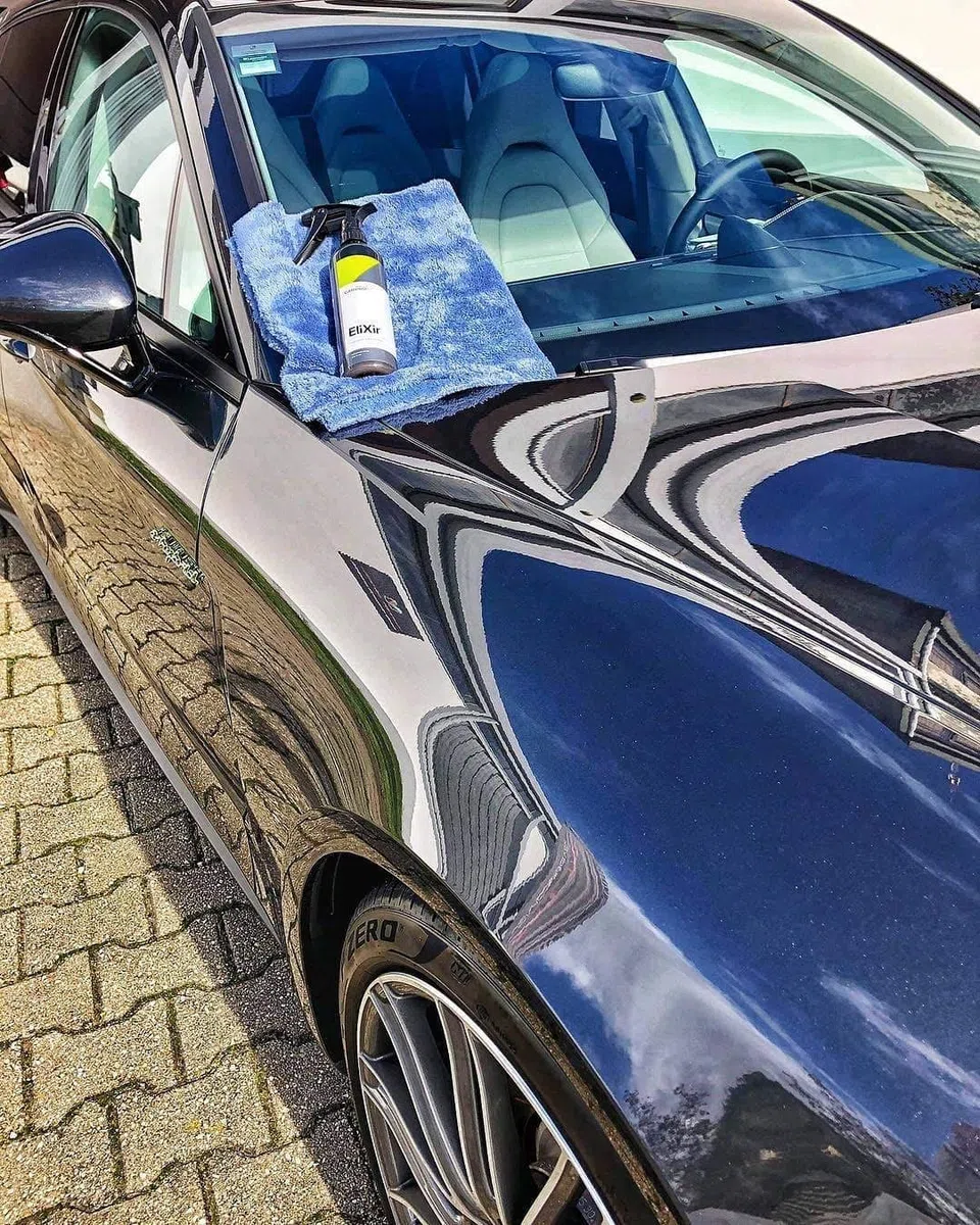 CarPro Elixir Quick Detailer – 500 ml – Spray lucidante per la carrozzeria dell’auto, applica velocemente uno spesso strato idrofobico di lucentezza