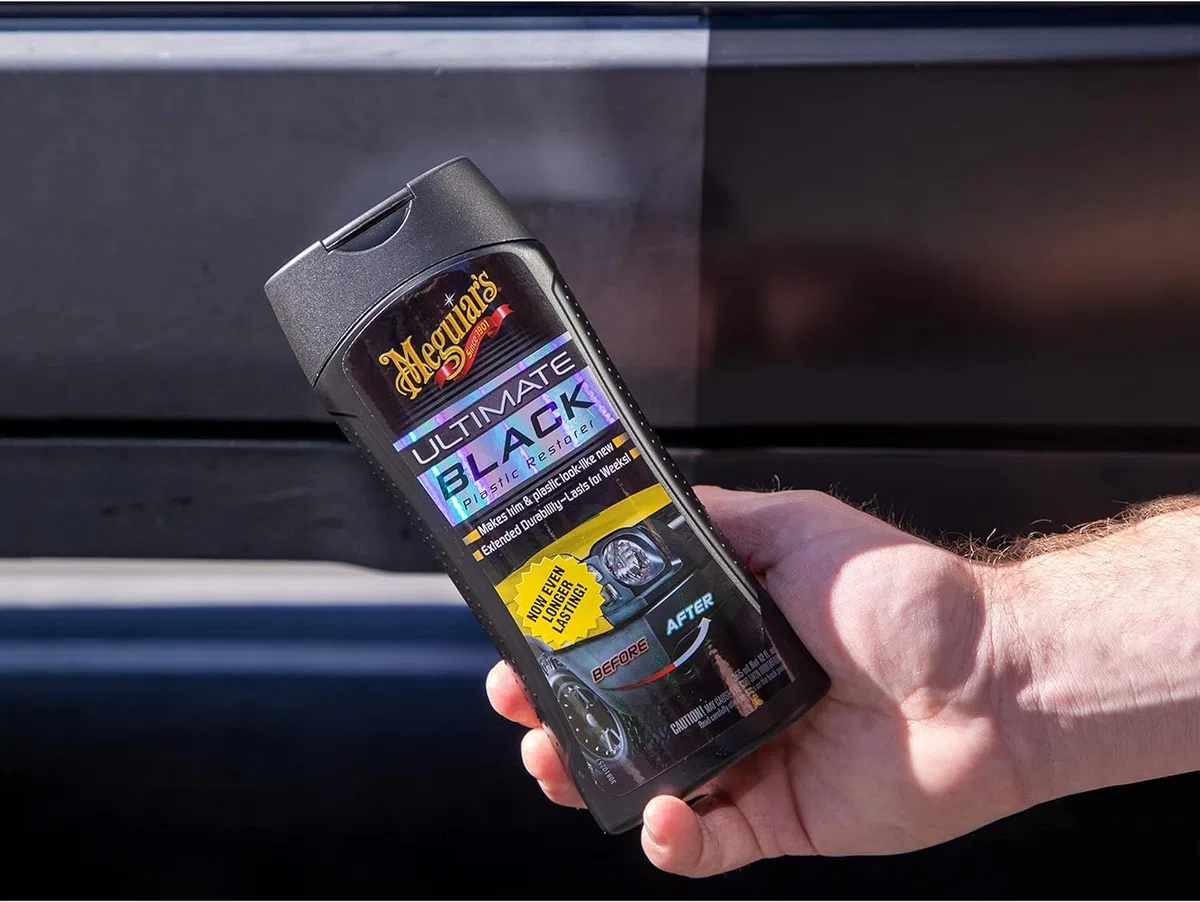 Meguiar's G15812EU Ultimate Black Restorer - Rinnova Plastiche Esterne, Vinile, Gomma - Protezione UV, Asciuga Rapidamente - Nero Splendente - 355 ml - Pulizia Auto