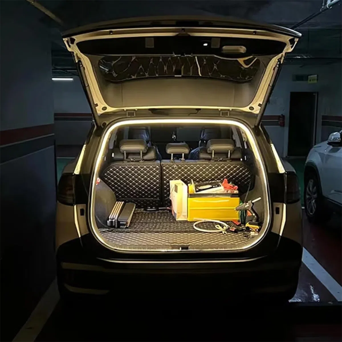 Striscia luminosa a LED dinamico per bagagliaio, impermeabile, per area di carico o illuminazione interna, decorazione per auto, SUV, camion (luce a cerchio completo, 4 m)