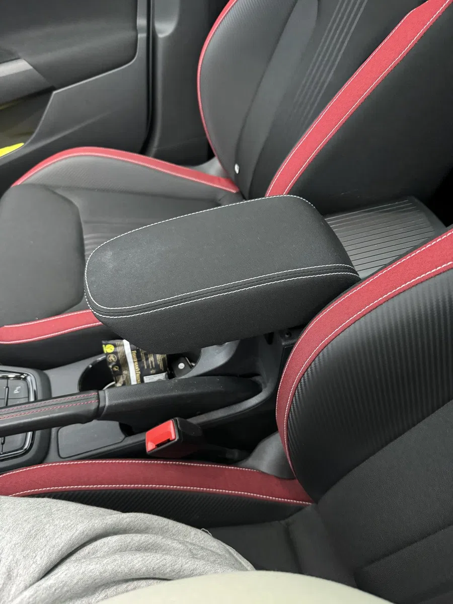 Generico Alzabraccia per Skoda Kamiq/Scala in Nero (3,5 cm)