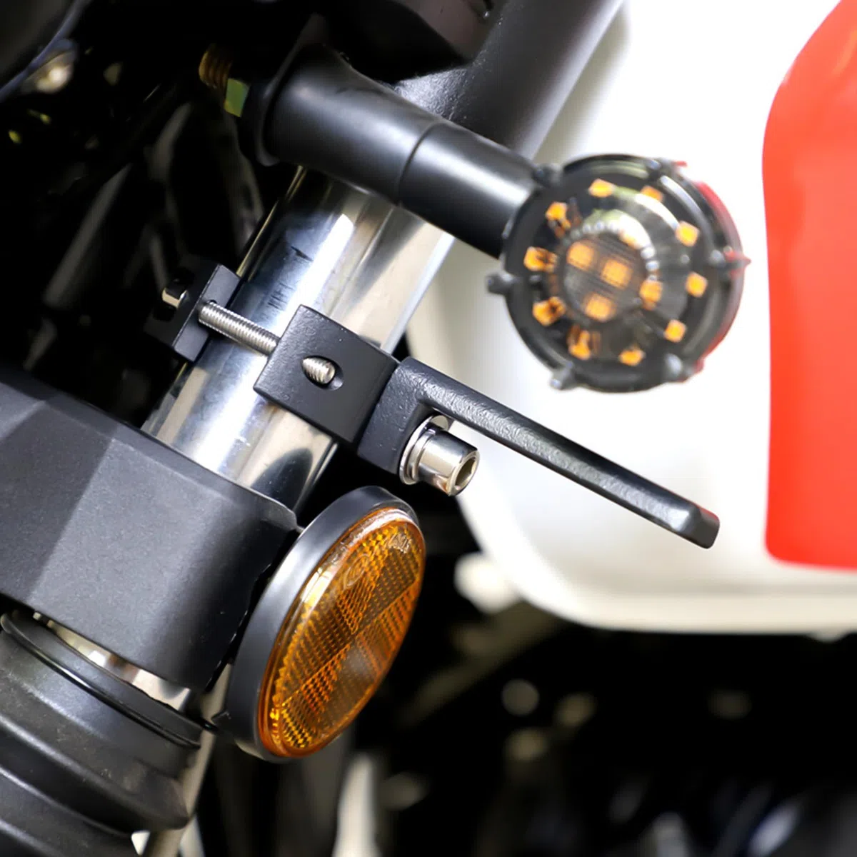2 Pezzi Staffa Supporto Faro Moto, Staffa di Montaggio Fari Led Universale Regolabile da 38-60 mm per Moto/Auto/Camion